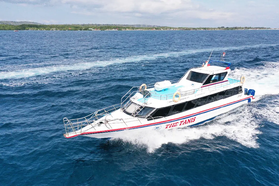 Fast boat transfer from Bali to Nusa Penida near Sanur harbor